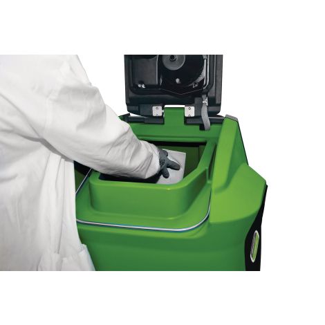 Automat szorująco-zbierający z siedziskiem zasilany akumulatorem o wydajności roboczej 6000 m²/h ASSM 1000 Cleancraft kod: 7203100 - 6