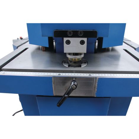Maszyna do nacinania ze stacją wykrawającą wraz z olejem hydraulicznym AKM 200-6 VP Metallkraft kod: 3837060 - 5